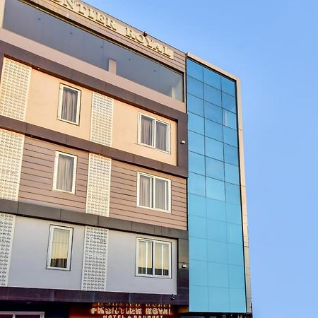 Vaccinated Staff- Capital O 73835 Hotel Frontier Royal&Banquet Tirath Exterior foto