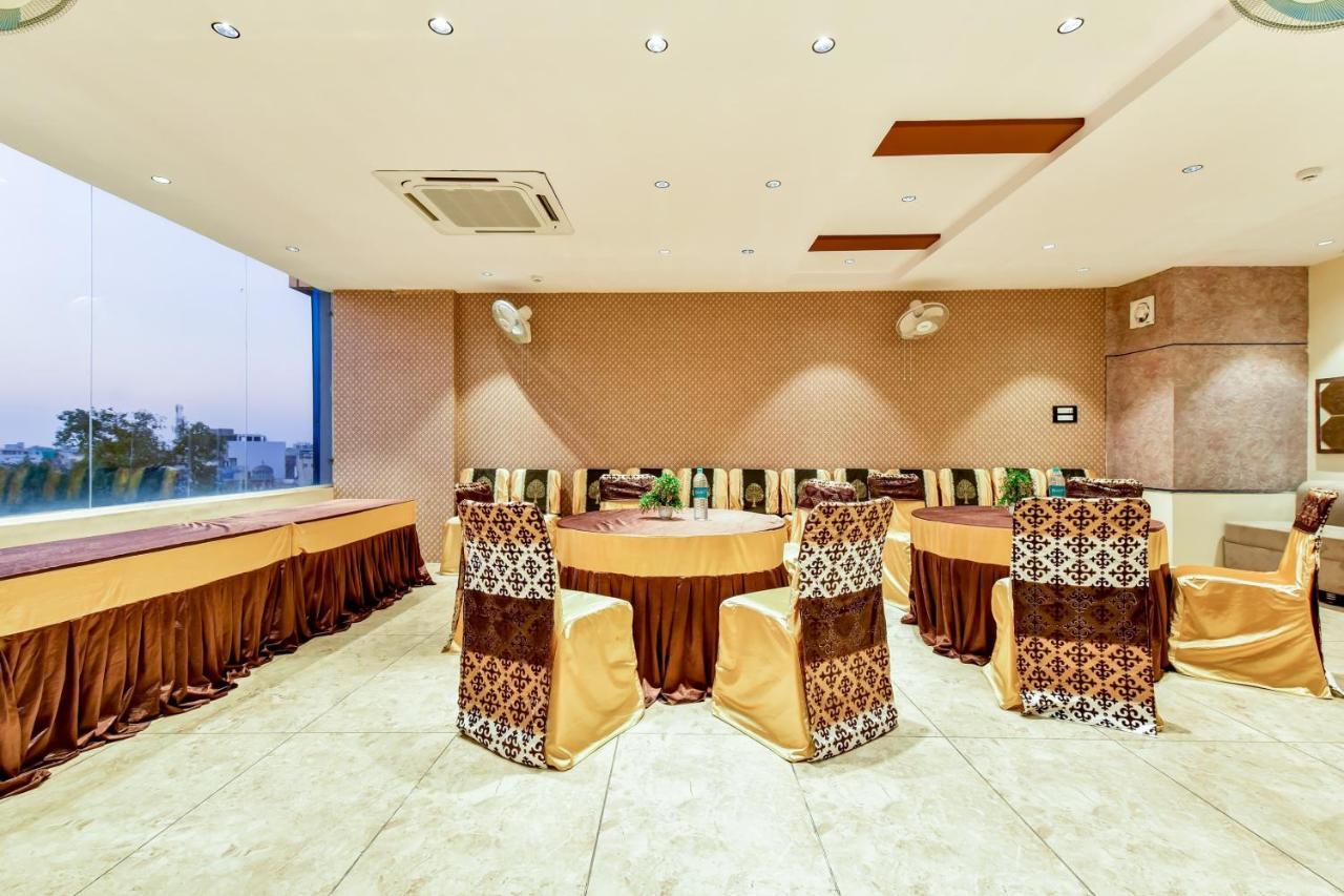 Vaccinated Staff- Capital O 73835 Hotel Frontier Royal&Banquet Tirath Exterior foto