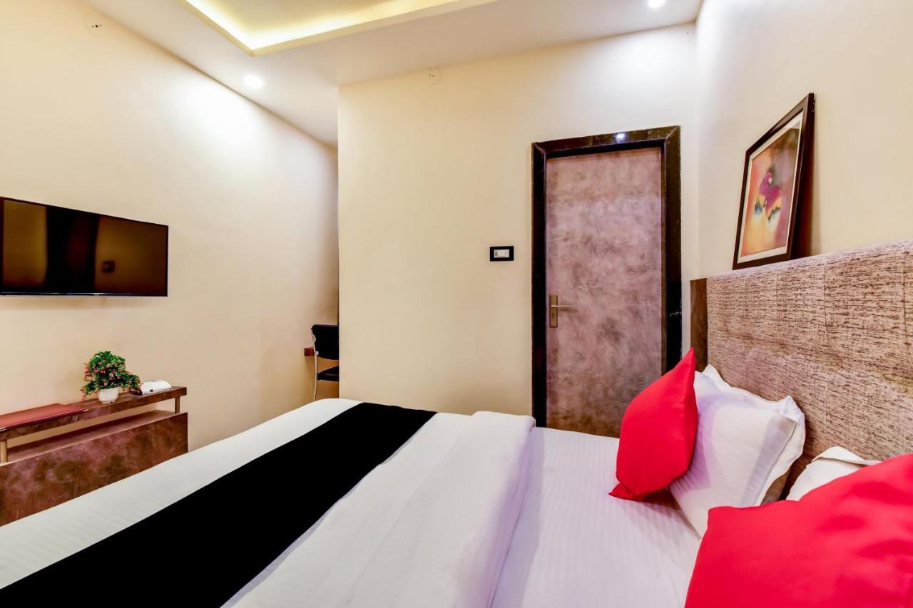Vaccinated Staff- Capital O 73835 Hotel Frontier Royal&Banquet Tirath Exterior foto